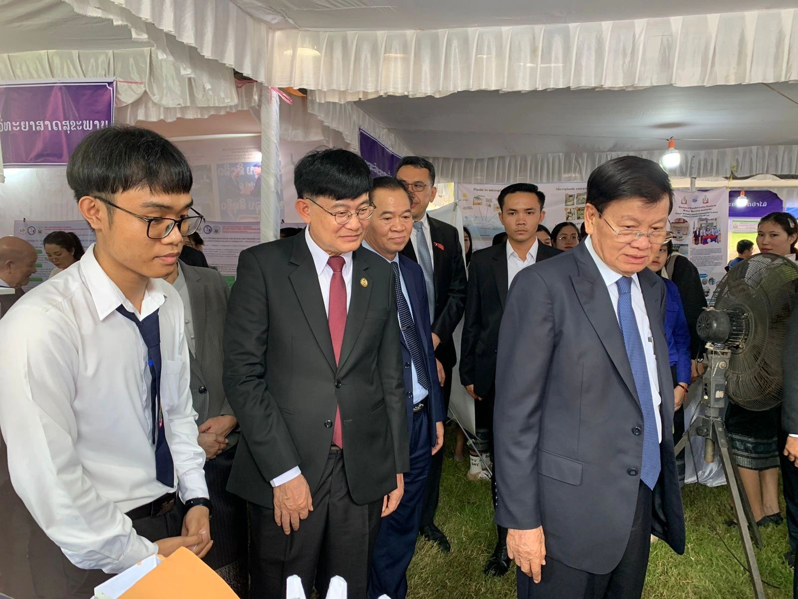 Bounphone KOSADA representing the Faculty of Engineering, presenting technology at an exhibit visited by H.E. Dr. Thonglun Sisoulith, President of the Lao PDR.